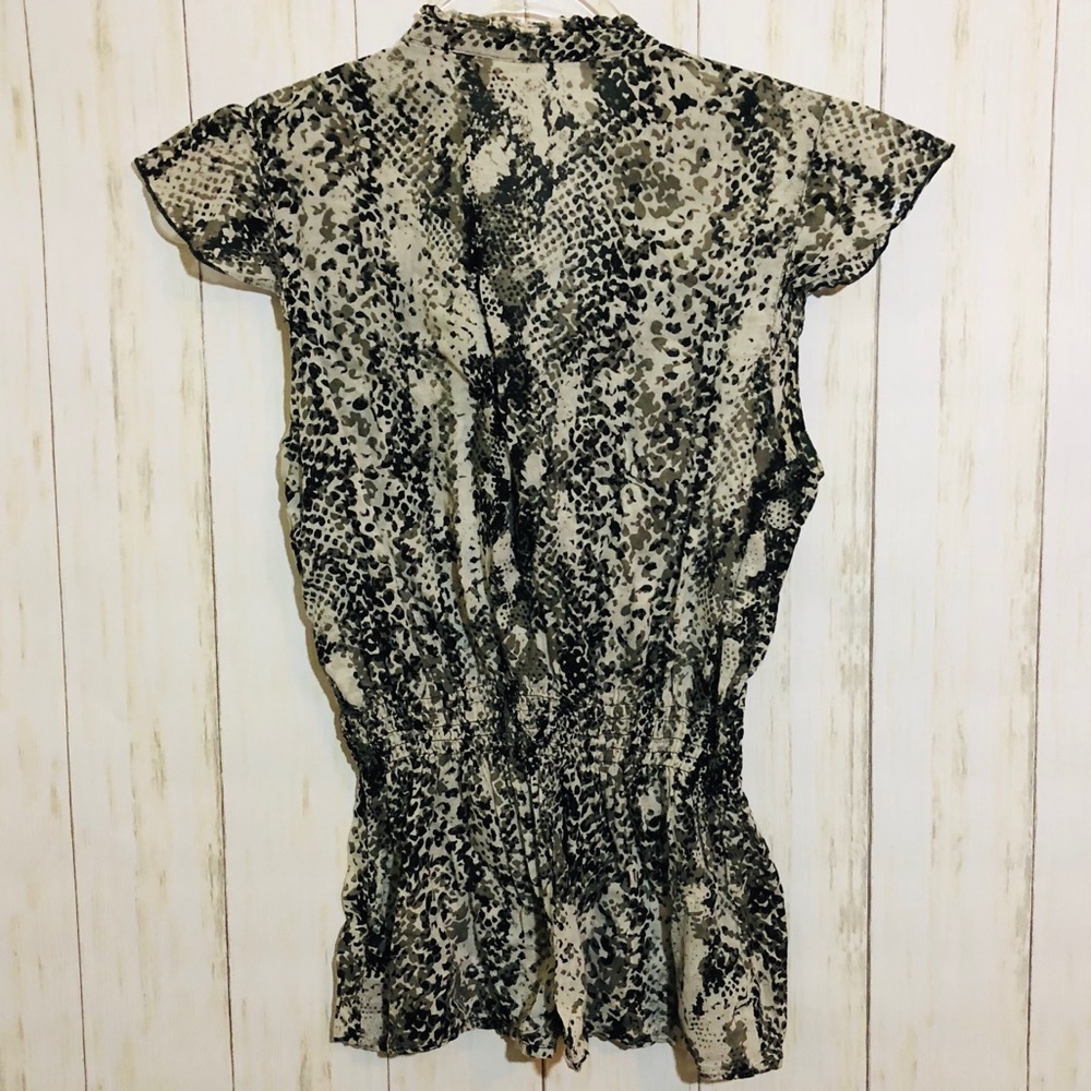 Women's Snake Pattern Ruffled Blouse A4 - Picture 6 of 6